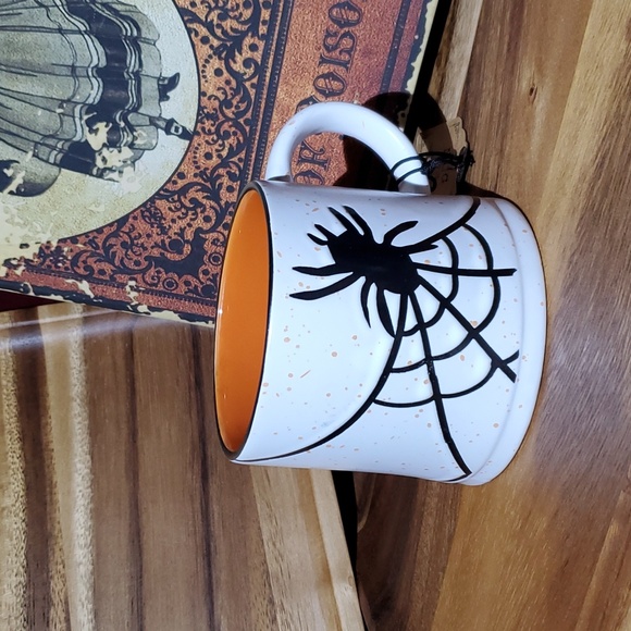 Spider Mug - Picture 2 of 5